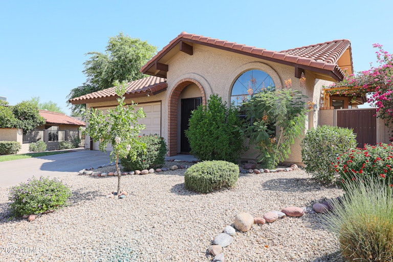 Photo 7 of 38 - 5207 E Half Moon Dr, Phoenix, AZ 85044