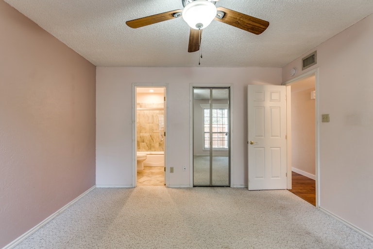 Photo 6 of 27 - 734 Red Wing Dr, Lewisville, TX 75067