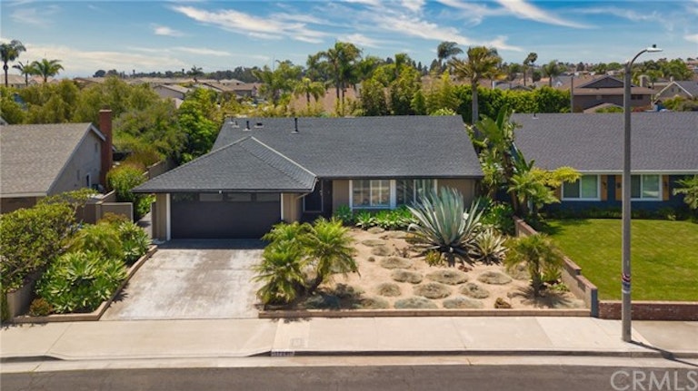 Photo 2 of 29 - 17201 Berlin Ln, Huntington Beach, CA 92649