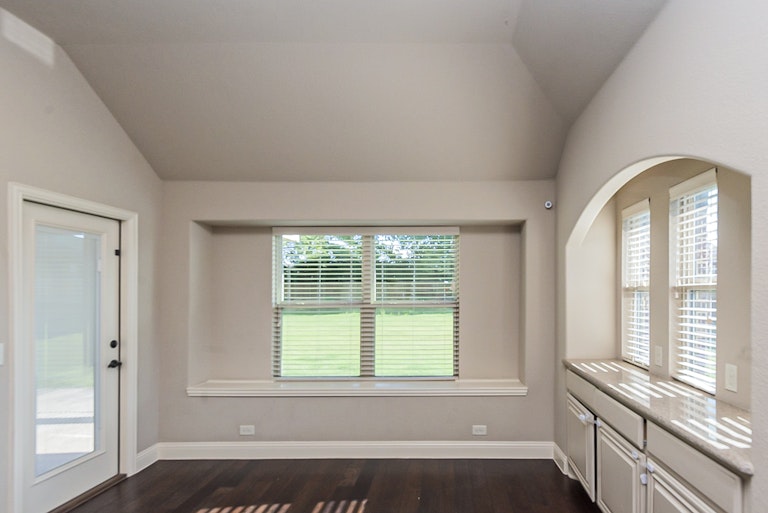 Photo 11 of 32 - 1110 Safrano St, Midlothian, TX 76065