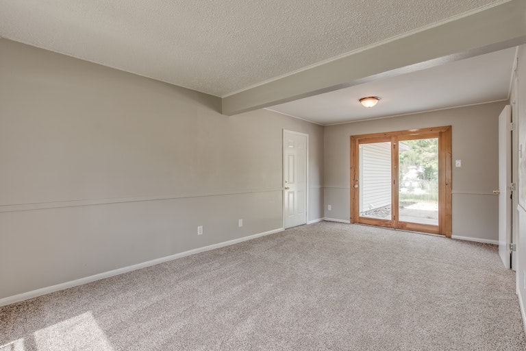 Photo 2 of 25 - 2920 Harlan Dr, Mesquite, TX 75150