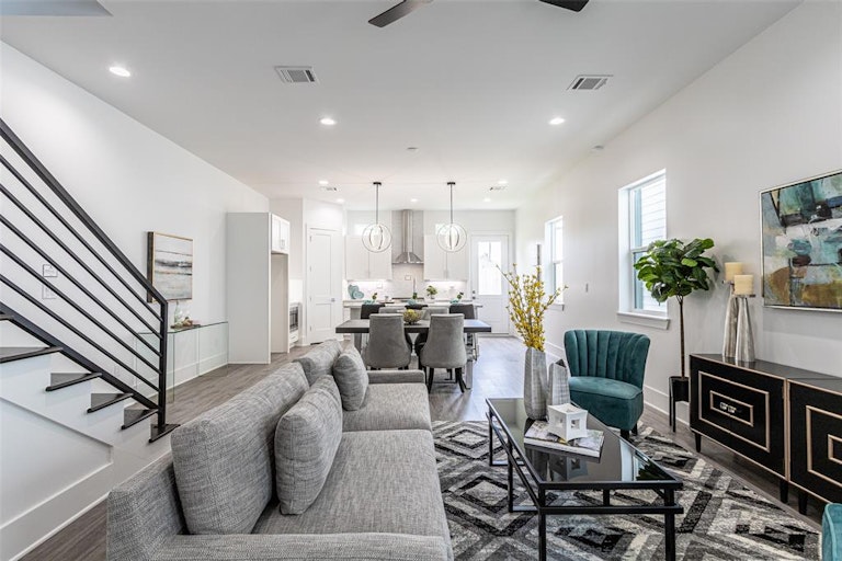 Photo 9 of 33 - 3410 Hardy St, Houston, TX 77009