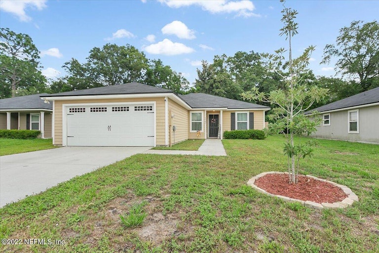 Photo 1 of 17 - 4507 Glendas Meadow Dr, Jacksonville, FL 32210