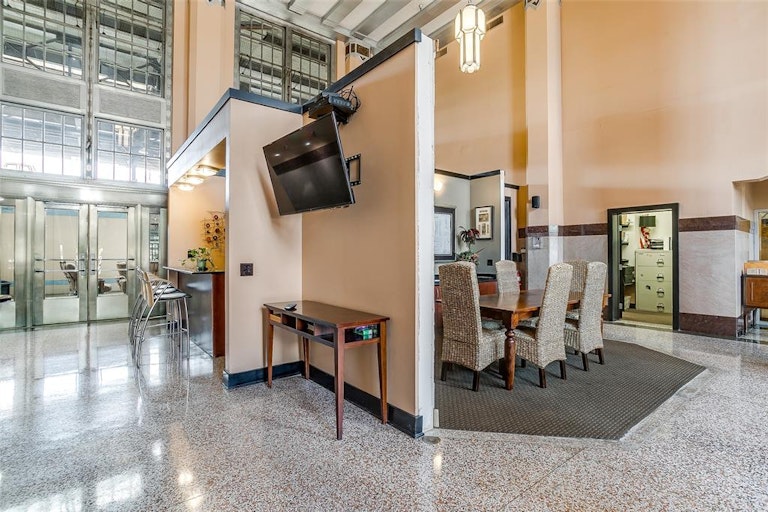 Photo 23 of 30 - 221 W Lancaster Ave #7010, Fort Worth, TX 76102