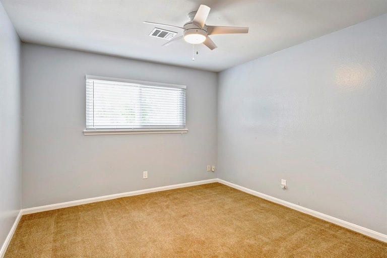Photo 26 of 34 - 13519 Westport Ln, Houston, TX 77079