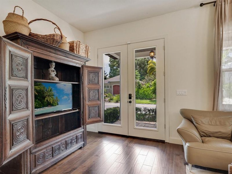 Photo 18 of 69 - 635 N Osprey Ave, Sarasota, FL 34236