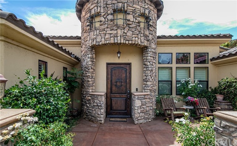 Photo 6 of 48 - 34722 Simi Dr, Yucaipa, CA 92399