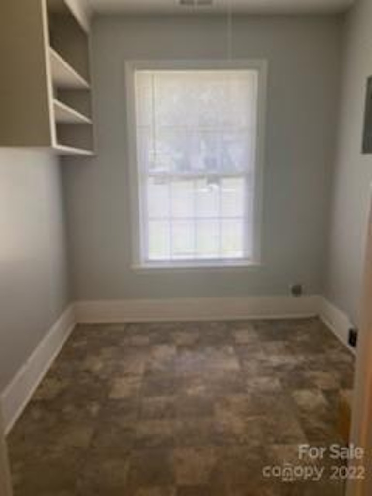 Photo 19 of 23 - 933 Clanton Rd, Charlotte, NC 28217