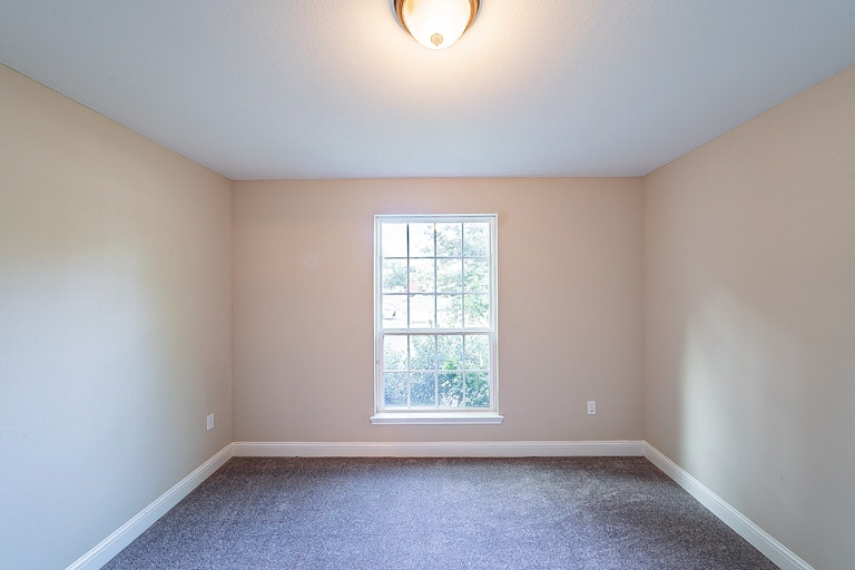 Photo 21 of 32 - 901 Grenshaw St, Houston, TX 77088