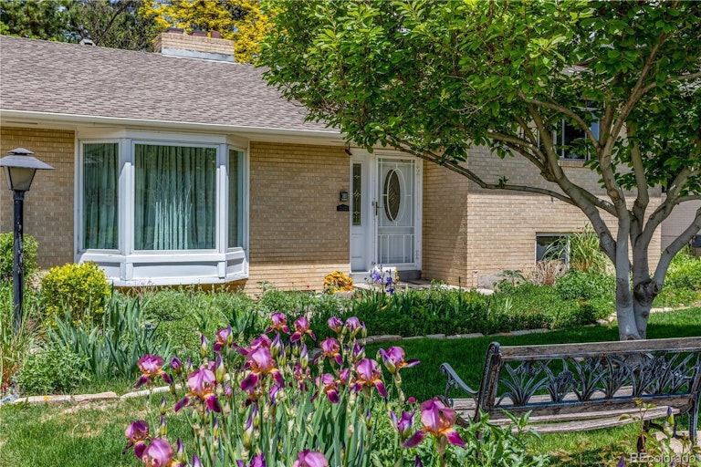 Photo 2 of 39 - 125 Southmoor Dr, Denver, CO 80220