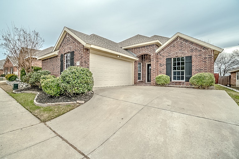 Photo 1 of 24 - 8009 Indian Palms Trl, McKinney, TX 75070
