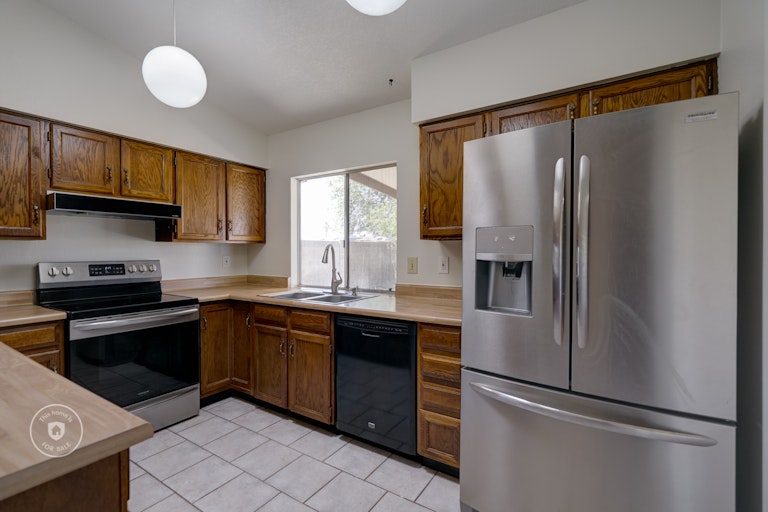 Photo 9 of 29 - 3856 W Wagoner Rd, Glendale, AZ 85308