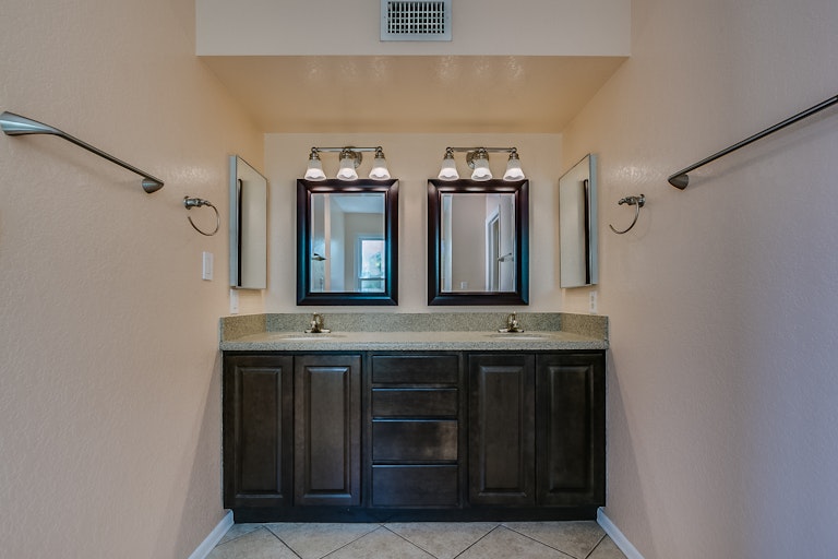 Photo 14 of 23 - 3118 E Topeka Dr, Phoenix, AZ 85050