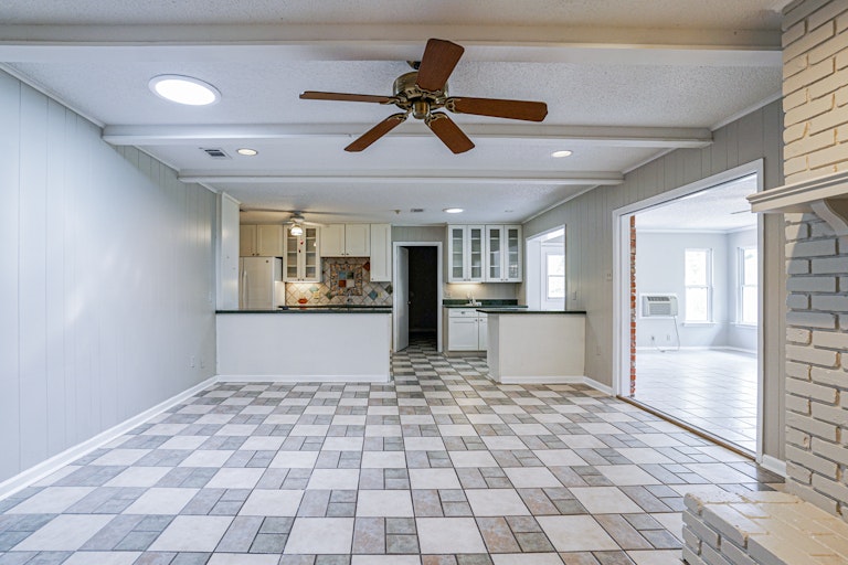 Photo 12 of 23 - 6425 Trail Lake Dr, Fort Worth, TX 76133