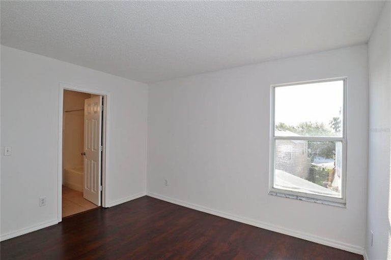 Photo 19 of 28 - 228 Castlemain Cir, Davenport, FL 33897