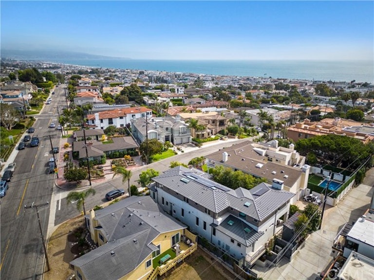 Photo 27 of 56 - 763 11th St, Manhattan Beach, CA 90266