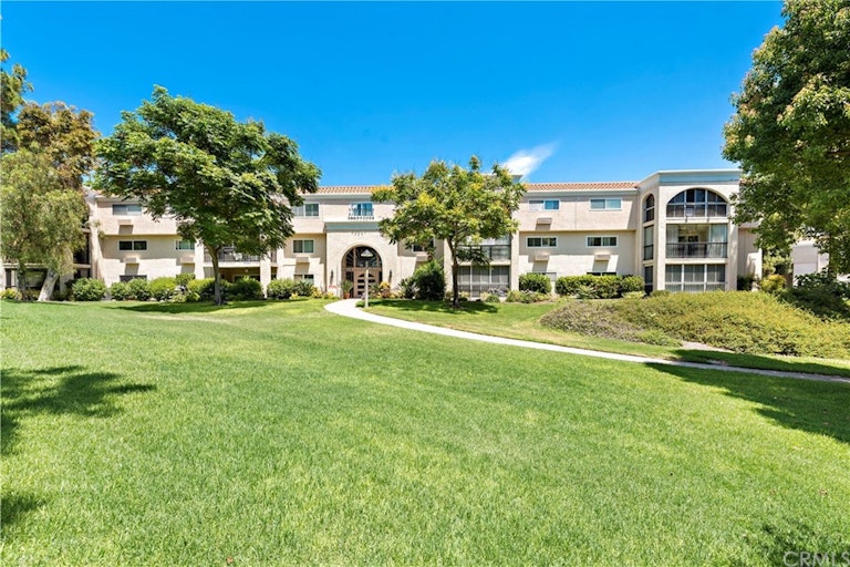 Photo 1 of 36 - 5500 Paseo Del Lago W #1D, Laguna Woods, CA 92637