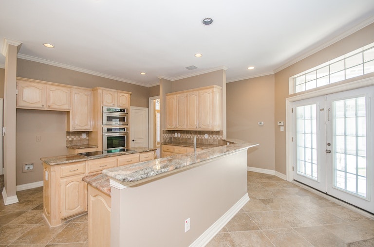 Photo 27 of 43 - 2206 Club Creek Cir, Garland, TX 75043