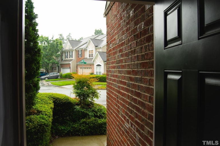 Photo 3 of 29 - 230 Beringer Pl, Chapel Hill, NC 27516
