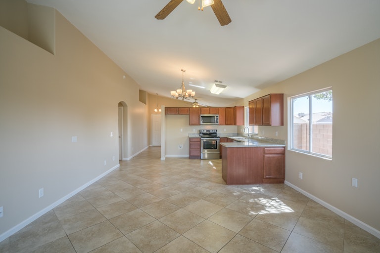 Photo 7 of 24 - 3564 W Tina Ln, Glendale, AZ 85310