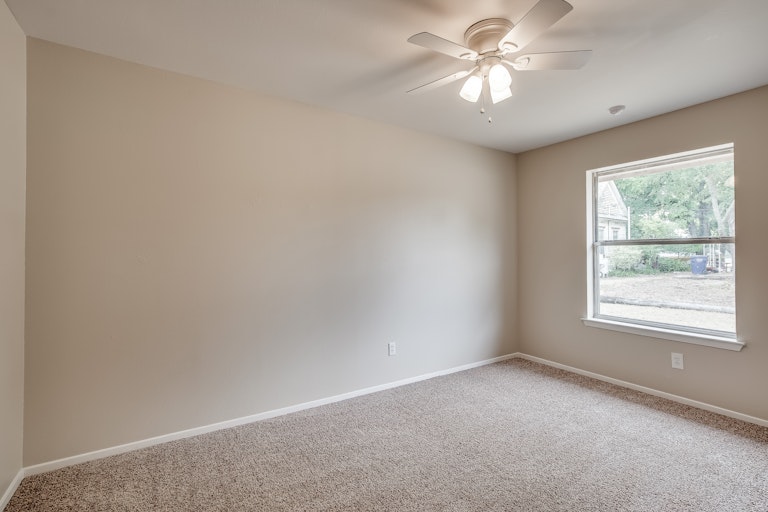 Photo 13 of 21 - 214 E 4th St, Anna, TX 75409