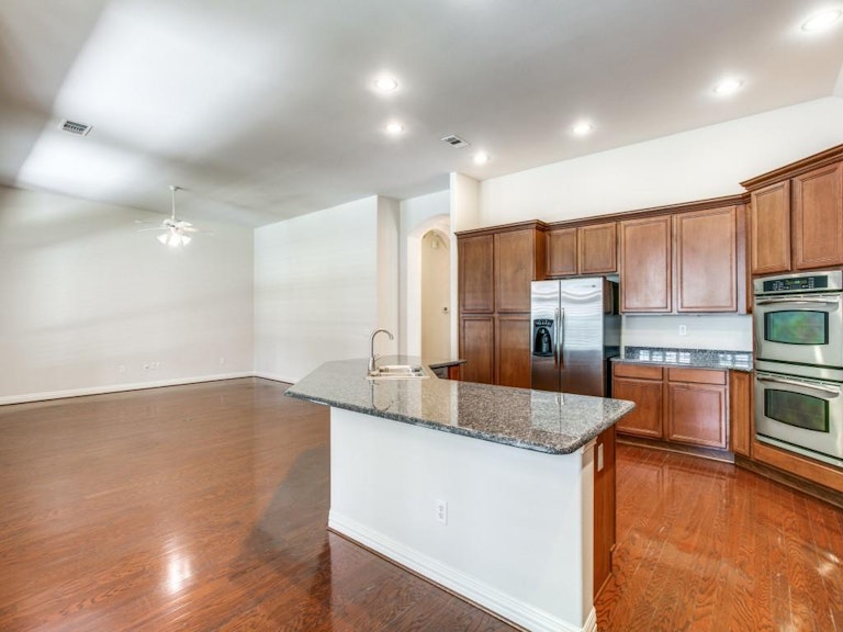 Photo 16 of 40 - 10405 Downing Dr, Denton, TX 76207