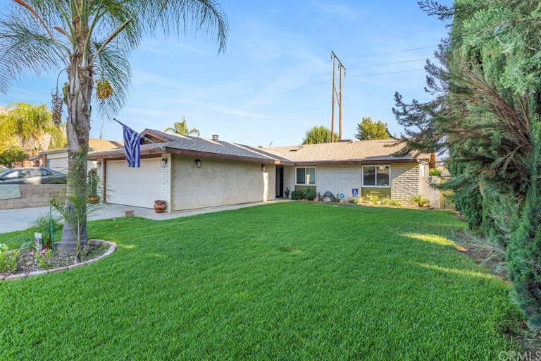 Photo 1 of 11 - 22205 Lark St, Grand Terrace, CA 92313