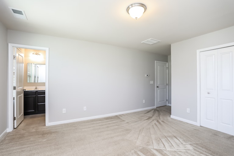 Photo 14 of 25 - 370 Fieldspar Ln, Clayton, NC 27520