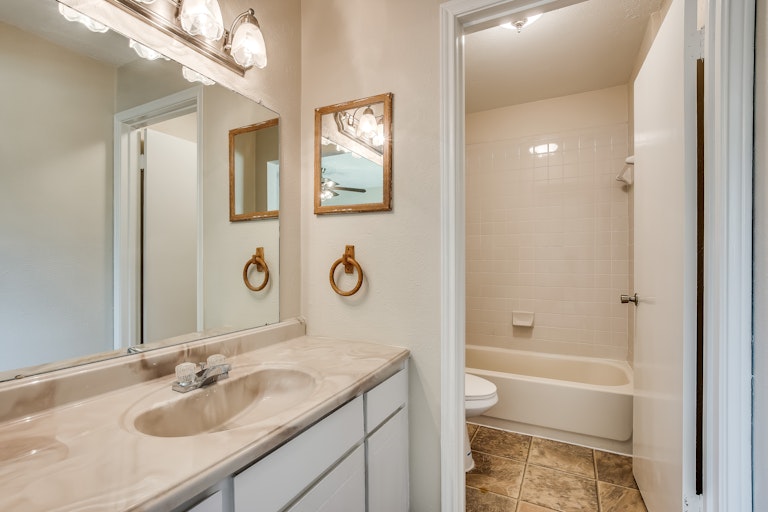 Photo 16 of 21 - 4015 Topaz Dr, Mesquite, TX 75150