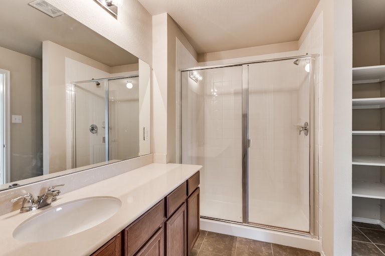 Photo 5 of 21 - 2108 Meadow View Dr, Princeton, TX 75407