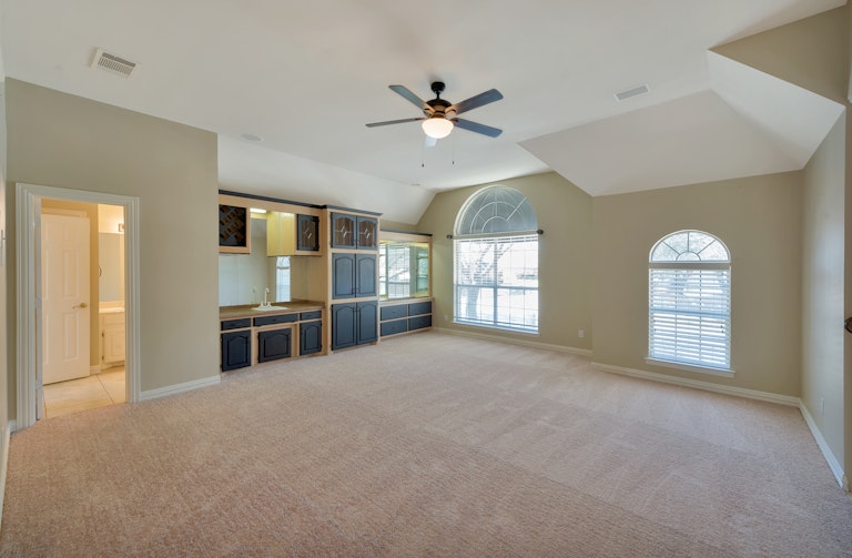 Photo 4 of 38 - 5705 Pleasant Run Rd, Colleyville, TX 76034
