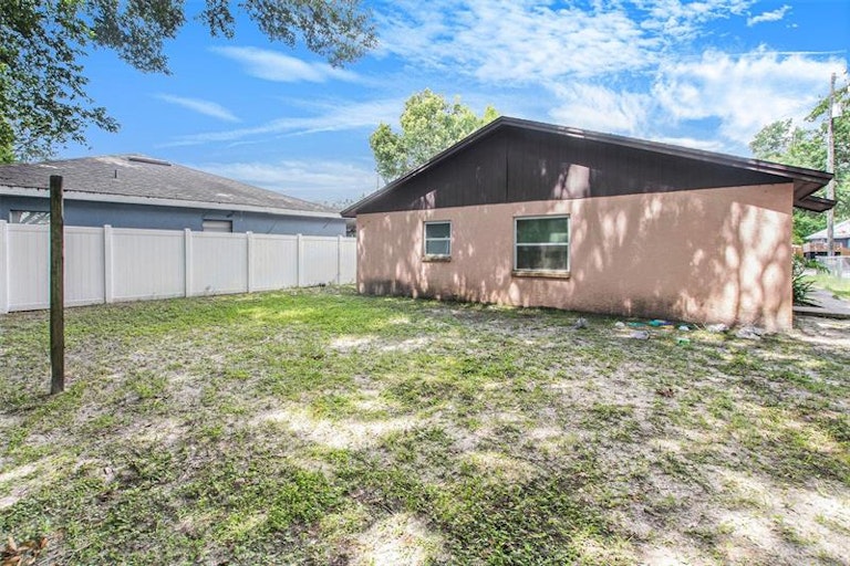Photo 5 of 22 - 8803 N 13th St, Tampa, FL 33604
