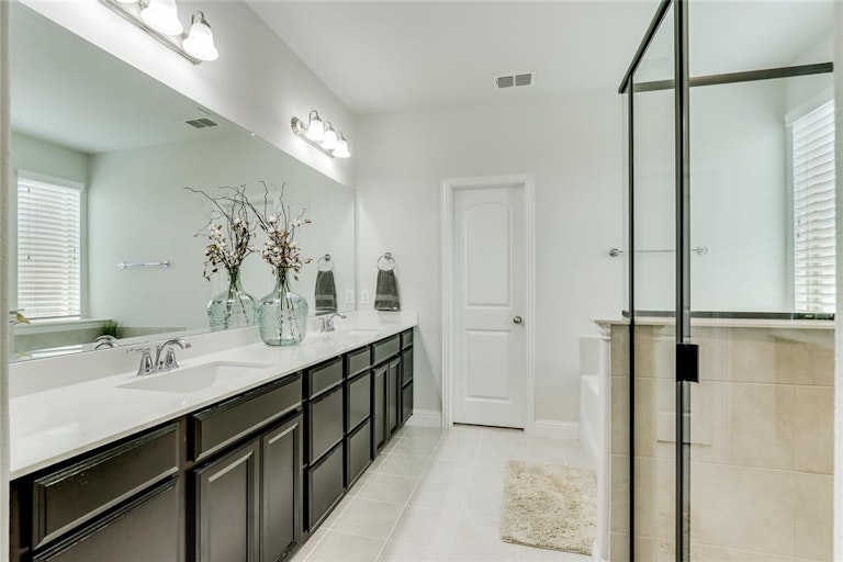 Photo 17 of 35 - 4009 Oyster Creek Ct, Prosper, TX 75078