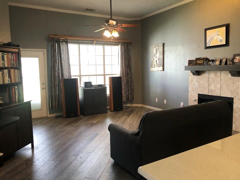 Photo 8 of 30 - 7513 Silverthorn Dr, Rowlett, TX 75089