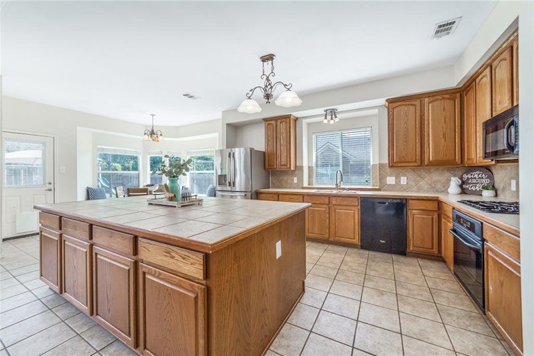 Photo 14 of 40 - 3115 Reagenea Dr, Wylie, TX 75098