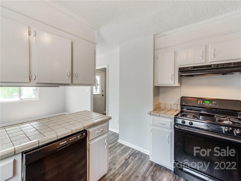 Photo 15 of 38 - 2654 Castle Hill Rd, Gastonia, NC 28052