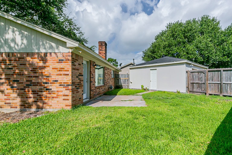Photo 21 of 21 - 1801 Crooked Creek Ln, Pearland, TX 77581