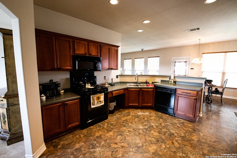 Photo 13 of 25 - 9332 Remuda Path, San Antonio, TX 78254