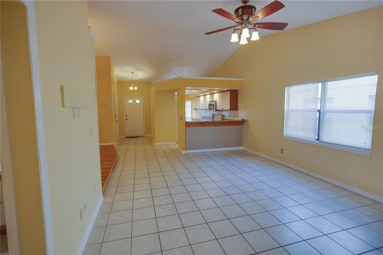 Photo 18 of 39 - 11007 Kenbrook Dr, Riverview, FL 33578