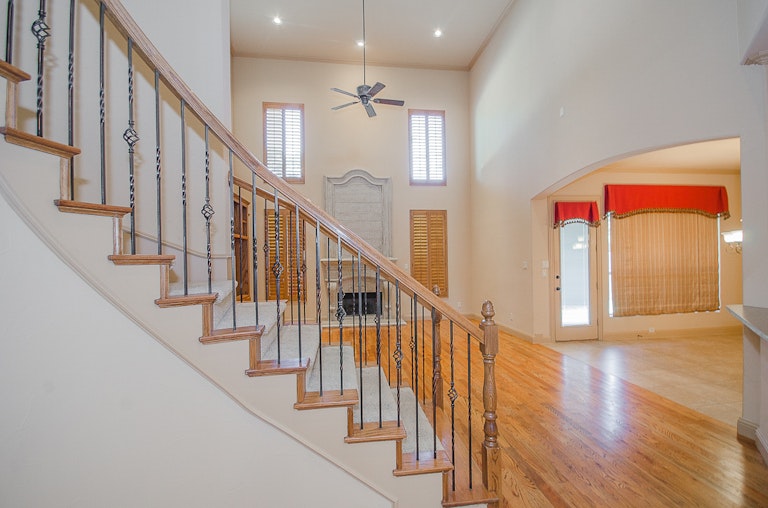 Photo 10 of 47 - 3006 Queen Ann Ct, Arlington, TX 76001