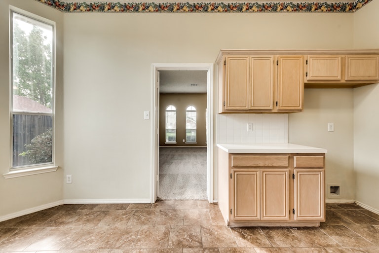 Photo 9 of 38 - 2725 Preston Crk, Mesquite, TX 75181