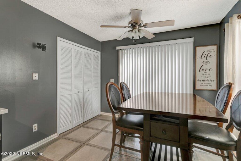 Photo 13 of 42 - 11981 Harbour Cove Dr S, Jacksonville, FL 32225