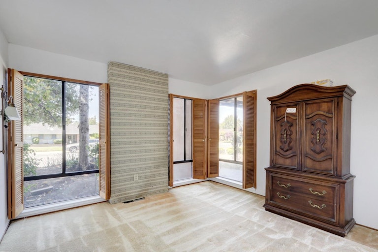 Photo 49 of 70 - 4040 Crondall Dr, Sacramento, CA 95864