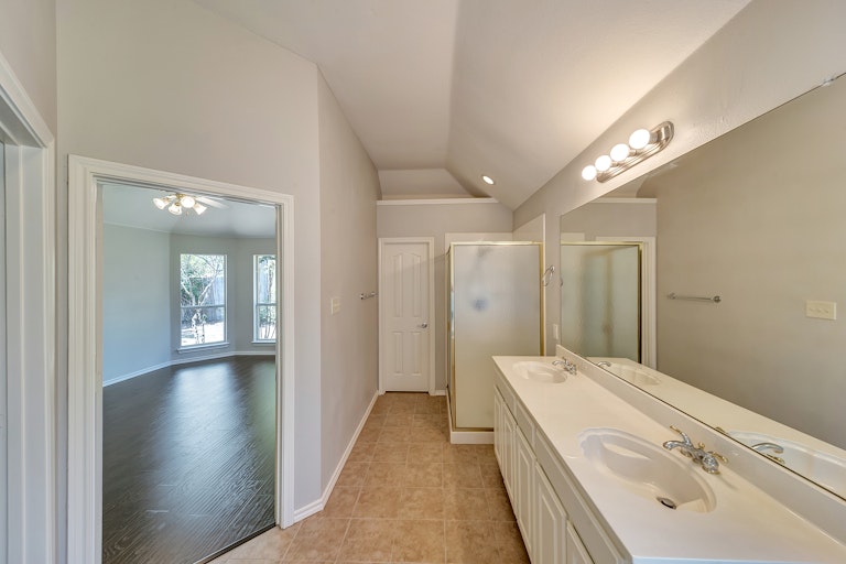 Photo 19 of 26 - 12601 Sweet Bay Dr, Euless, TX 76040