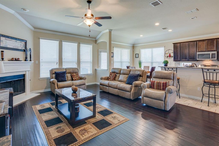Photo 18 of 40 - 1508 Fallingwater Trl, Haslet, TX 76052