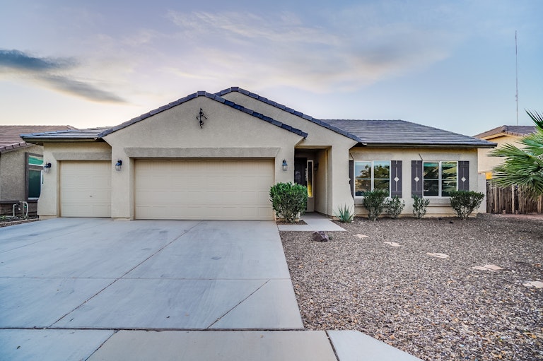 Photo 3 of 15 - 40220 N Oxford Way, San Tan Valley, AZ 85140