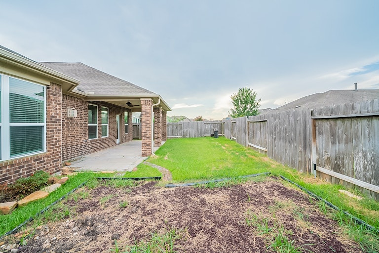 Photo 35 of 35 - 18226 Russett Green Dr, Tomball, TX 77377