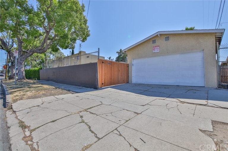 Photo 30 of 31 - 601 W 108th St, Los Angeles, CA 90044