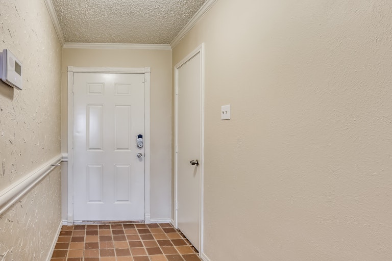 Photo 7 of 21 - 4015 Topaz Dr, Mesquite, TX 75150