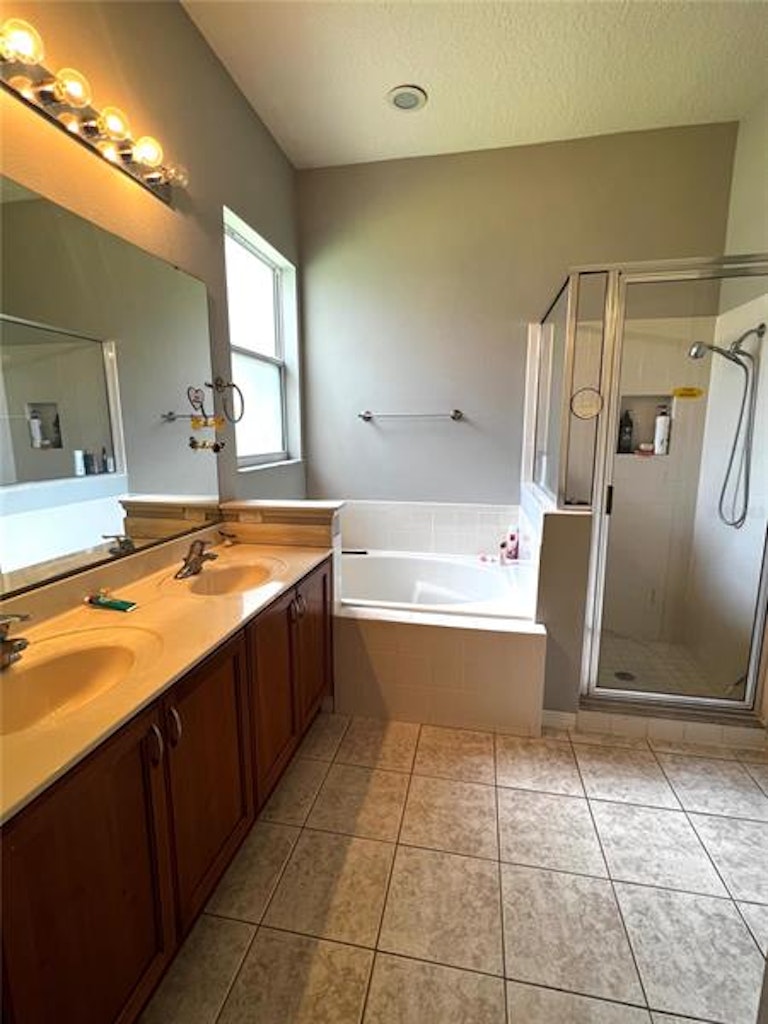 Photo 12 of 32 - 5237 Lemon Twist Ln, Windermere, FL 34786